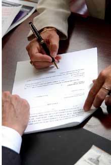 How to Make a Will signing a will