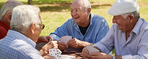 4 friends playing cards